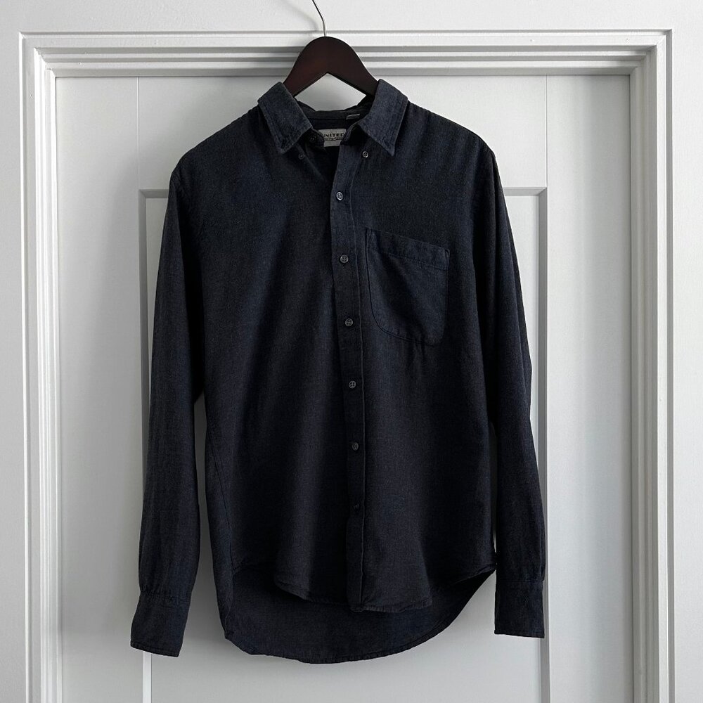 UNITED BRUSHED COTTON BUTTON DOWN IN DARK BLUE